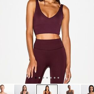 NikeSKIMS Matte
Women's V-Neck Long-Line Bra Size M